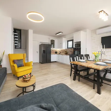 Tria Quercus 89 - - Luxury - Private Pool וילה וודיצה